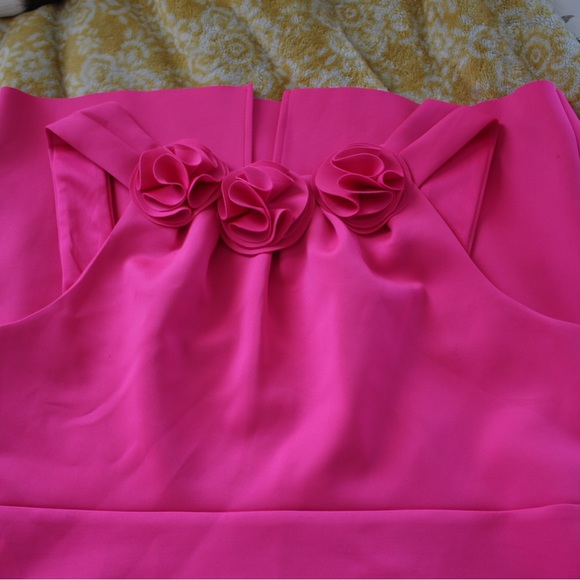 Formal cocktail dress with 3 floral appliqués in front. - Picture 1 of 13